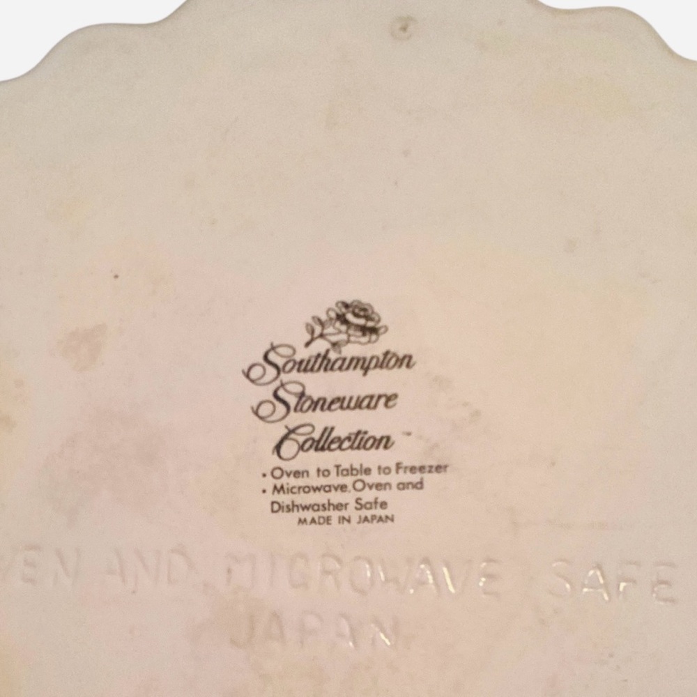 Southhampton Stoneware Round Quiche Baking Dish Scalloped Rim Floral Japan 10" - Picture 3 of 5